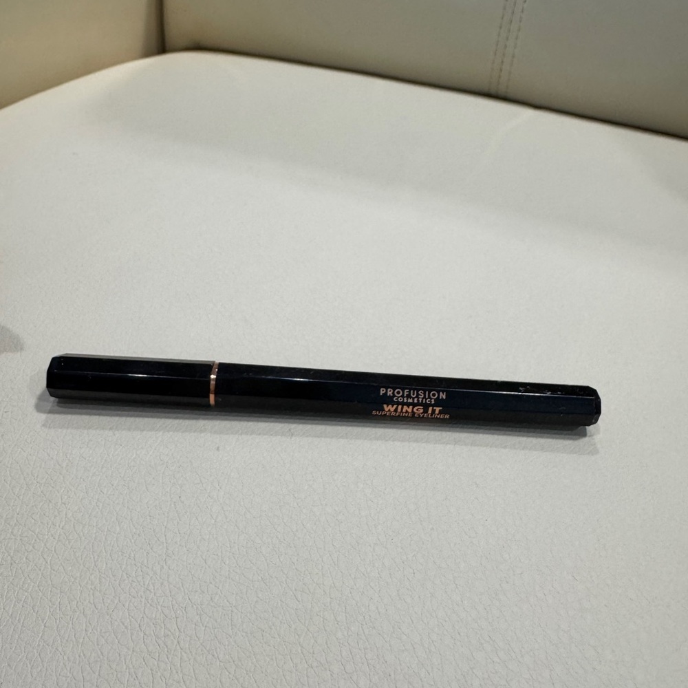 Eyes liner pen